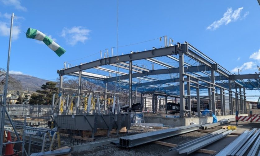 画像： 鉄骨工事1